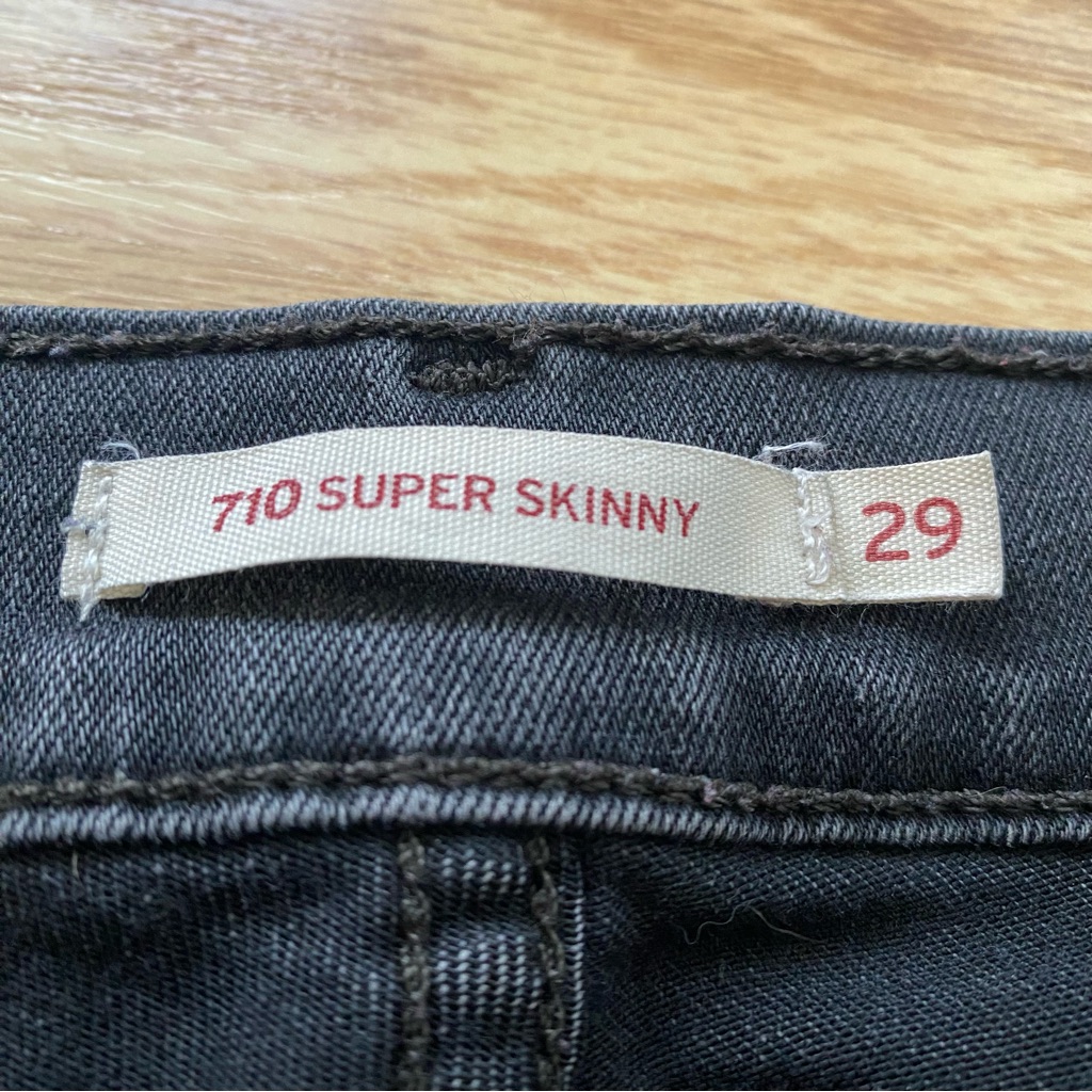 Levis 710 Jeans